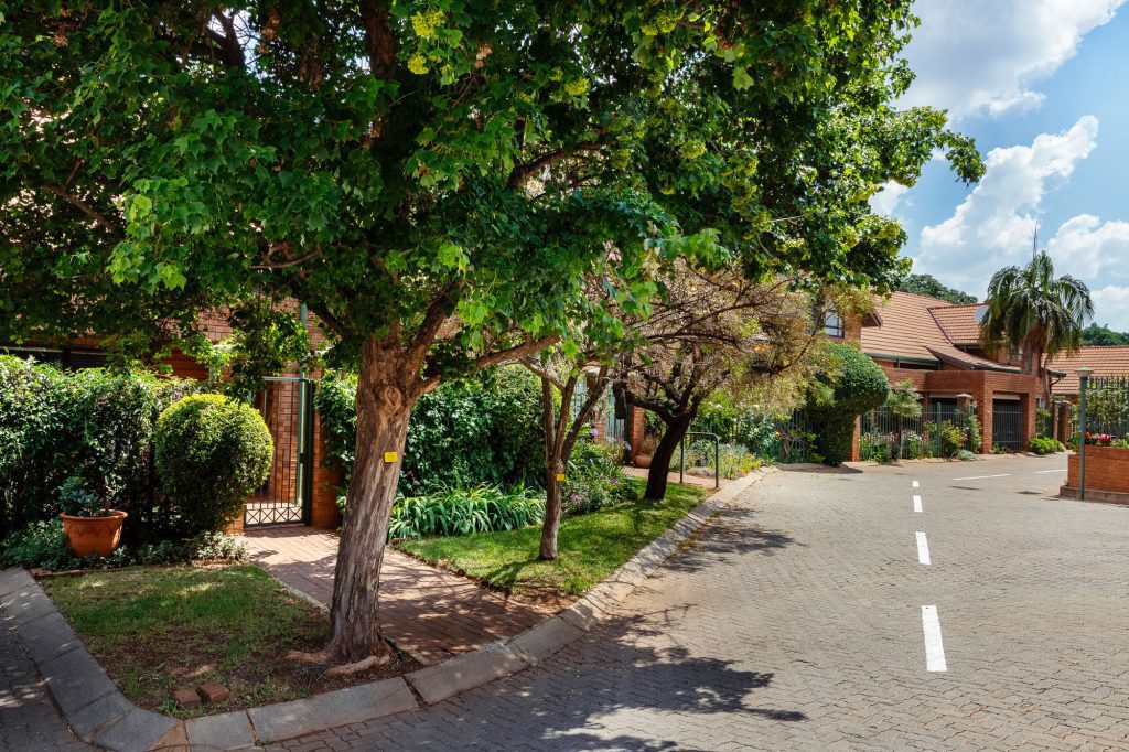 larmenier village pretoria